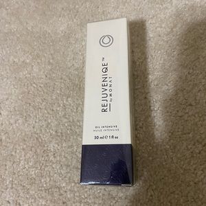 New Monat Rejuveniqe Oil
